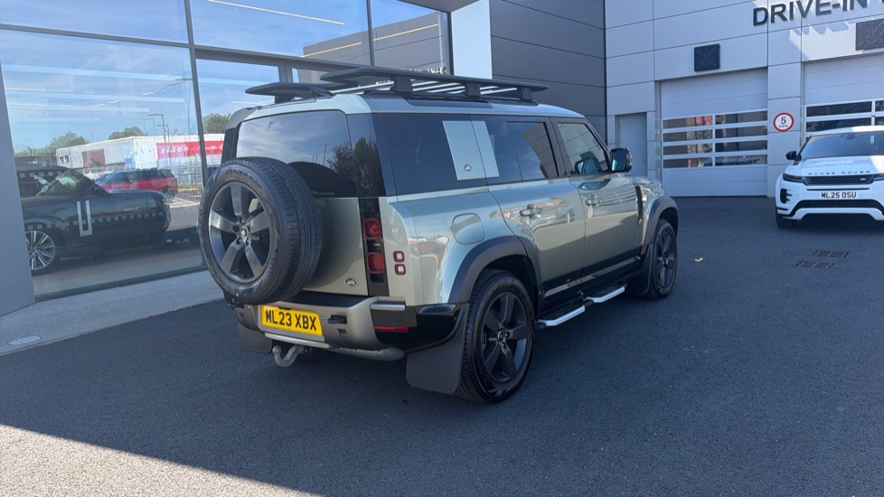 Land Rover Defender 3.0 D250 X-Dynamic HSE 110 5dr Auto Diesel Estate - Image 44