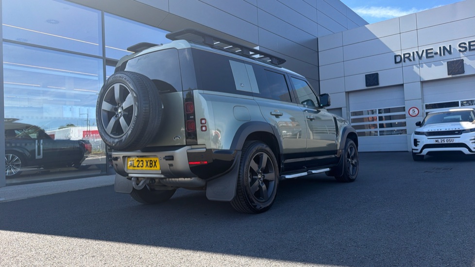 Land Rover Defender 3.0 D250 X-Dynamic HSE 110 5dr Auto Diesel Estate - Image 45