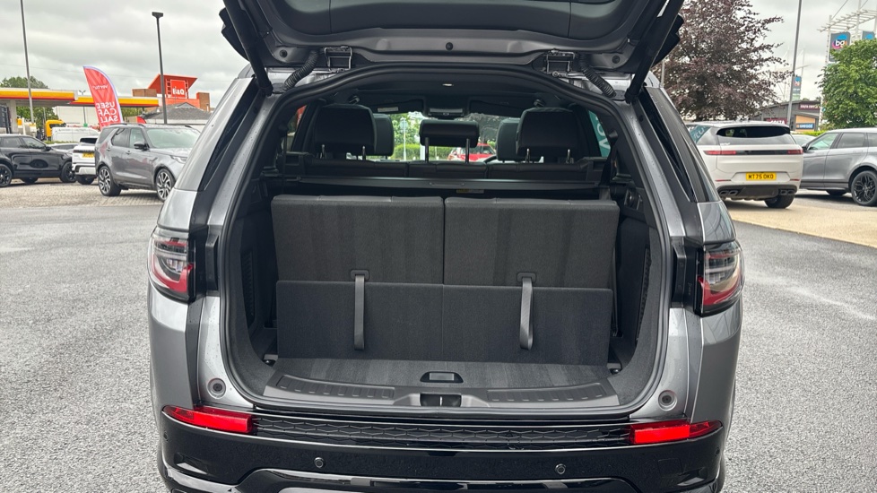 Land Rover Discovery Sport 2.0 D200 Dynamic HSE 5dr Auto [7 Seat] Diesel Station Wagon - Image 10