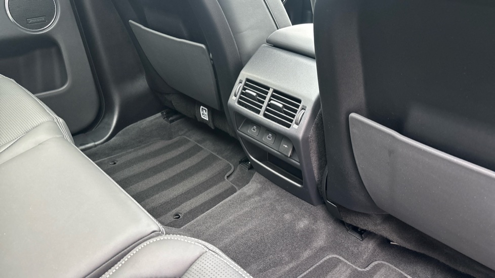 Land Rover Discovery Sport 2.0 D200 Dynamic HSE 5dr Auto [7 Seat] Diesel Station Wagon - Image 18