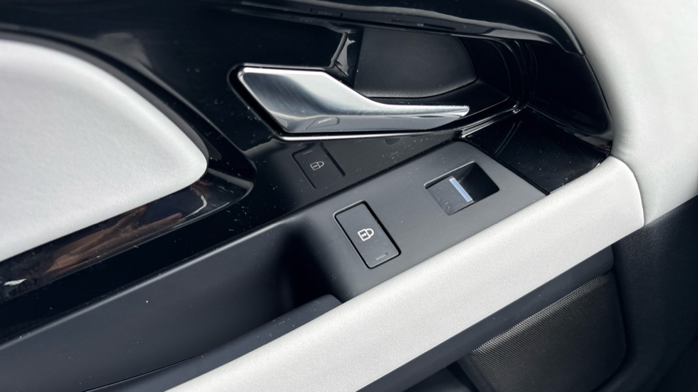 Land Rover Range Rover Evoque 2.0 D200 Dynamic SE 5dr Auto Diesel Hatchback - Image 38