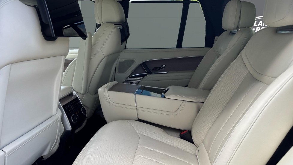 Land Rover Range Rover 3.0 D350 First Edition 4dr Auto Diesel Estate - Image 4
