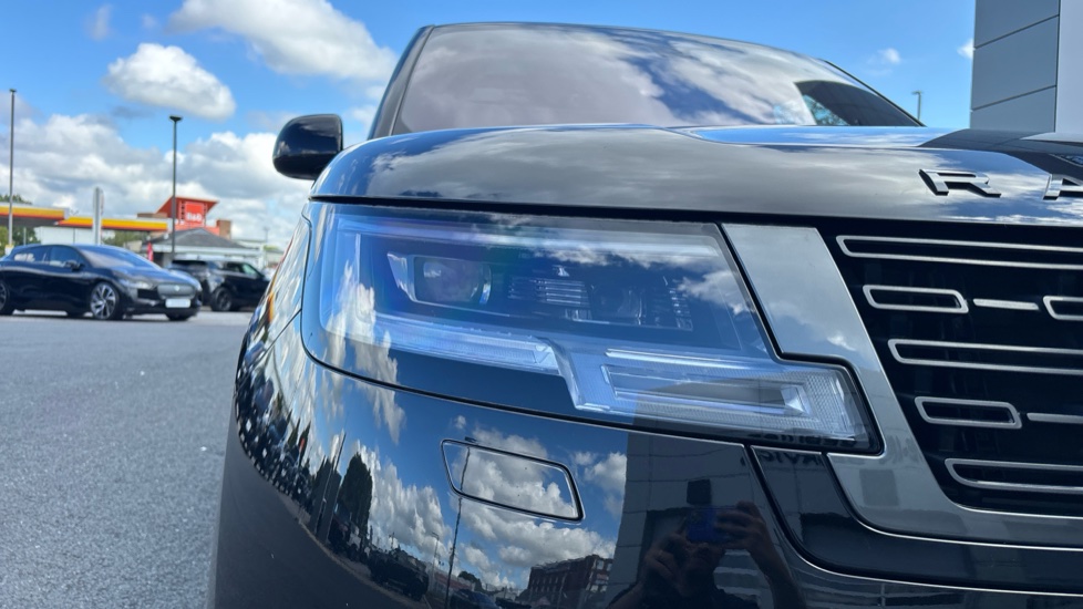 Land Rover Range Rover 3.0 D350 First Edition 4dr Auto Diesel Estate - Image 17