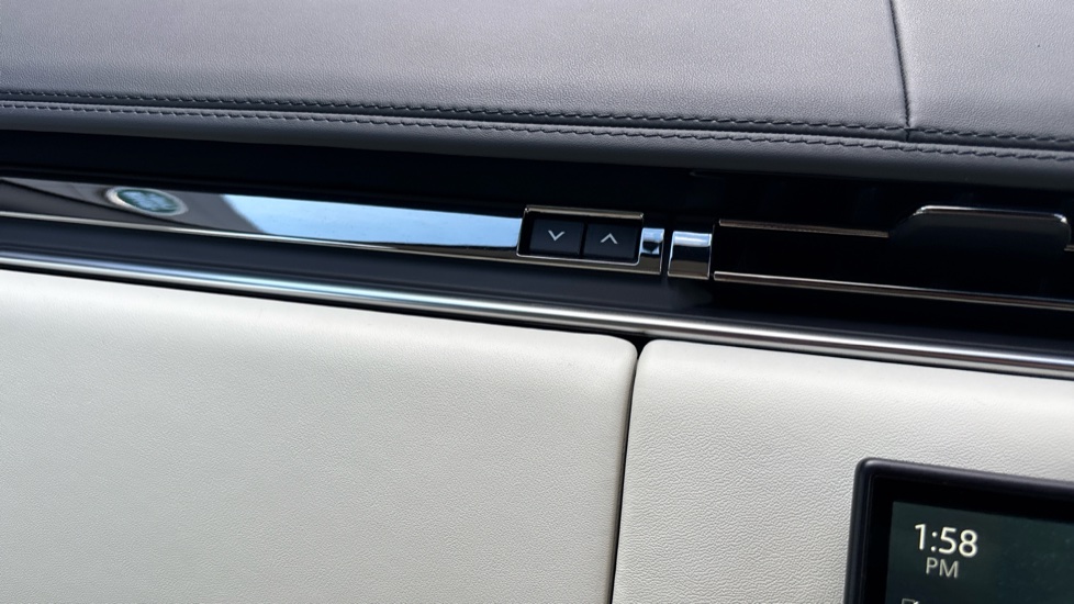 Land Rover Range Rover 3.0 D350 First Edition 4dr Auto Diesel Estate - Image 22