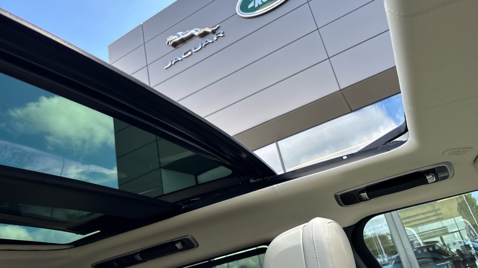 Land Rover Range Rover 3.0 D350 First Edition 4dr Auto Diesel Estate - Image 27