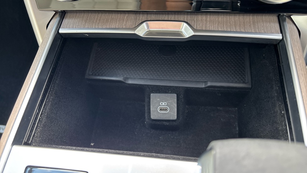 Land Rover Range Rover 3.0 D350 First Edition 4dr Auto Diesel Estate - Image 31