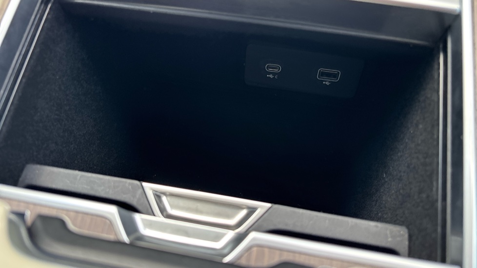 Land Rover Range Rover 3.0 D350 First Edition 4dr Auto Diesel Estate - Image 34