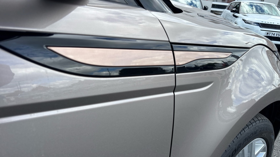 Land Rover Range Rover Evoque 1.5 P300e R-Dynamic SE 5dr Auto Hatchback - Image 20