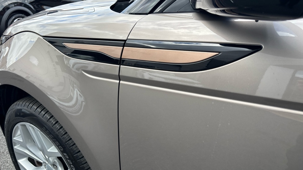 Land Rover Range Rover Evoque 1.5 P300e R-Dynamic SE 5dr Auto Hatchback - Image 22