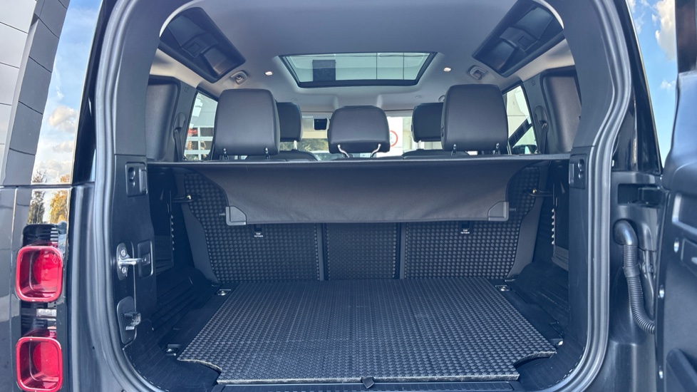 Land Rover Defender 3.0 D250 XS Edition 110 5dr Auto Diesel Estate - Image 10
