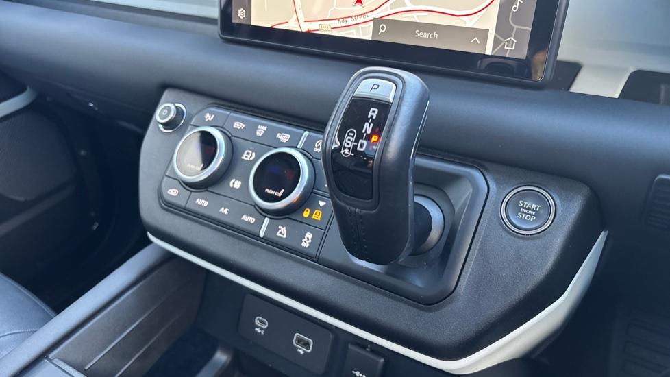 Land Rover Defender 3.0 D250 XS Edition 110 5dr Auto Diesel Estate - Image 13