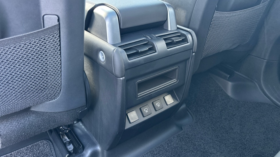 Land Rover Defender 3.0 D250 XS Edition 110 5dr Auto Diesel Estate - Image 18