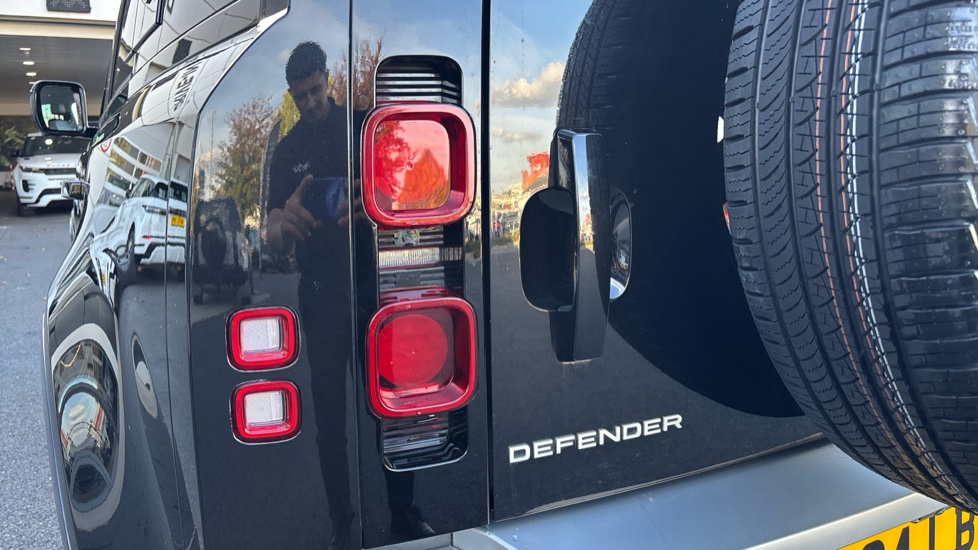 Land Rover Defender 3.0 D250 XS Edition 110 5dr Auto Diesel Estate - Image 19