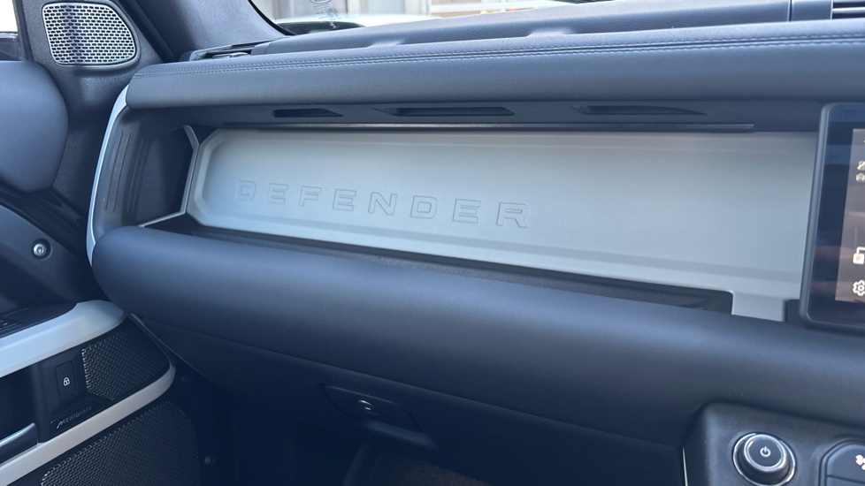 Land Rover Defender 3.0 D250 XS Edition 110 5dr Auto Diesel Estate - Image 25