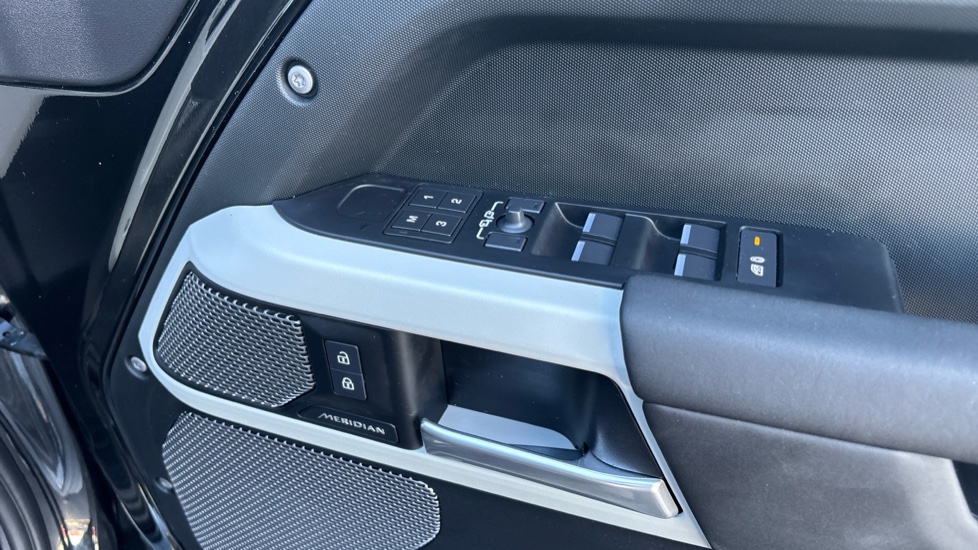 Land Rover Defender 3.0 D250 XS Edition 110 5dr Auto Diesel Estate - Image 31