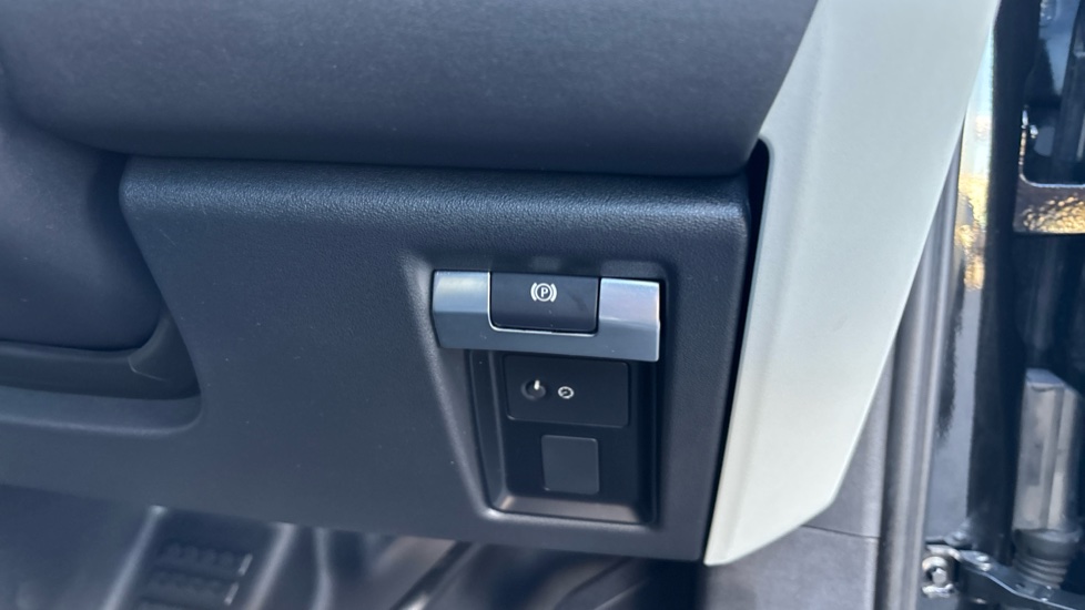 Land Rover Defender 3.0 D250 XS Edition 110 5dr Auto Diesel Estate - Image 33