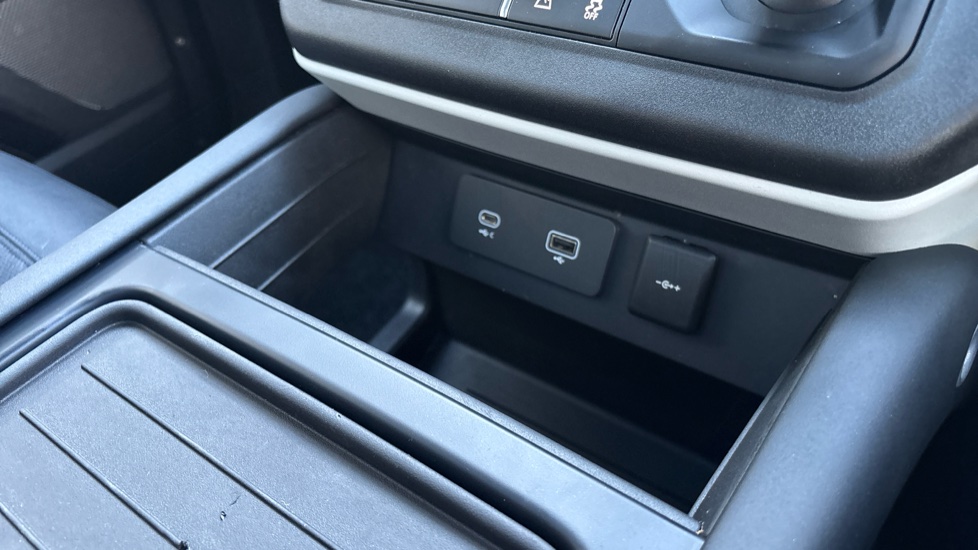 Land Rover Defender 3.0 D250 XS Edition 110 5dr Auto Diesel Estate - Image 35
