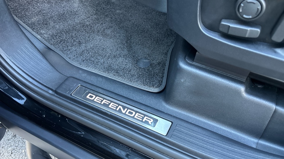 Land Rover Defender 3.0 D250 XS Edition 110 5dr Auto Diesel Estate - Image 38