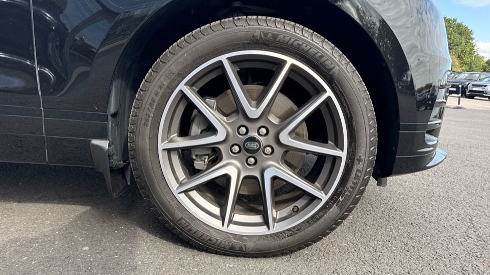 Land Rover Range Rover Velar 2.0 P400e Dynamic HSE 5dr Auto Estate - Image 8