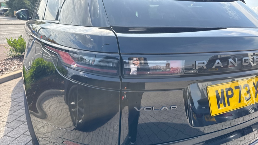 Land Rover Range Rover Velar 2.0 P400e Dynamic HSE 5dr Auto Estate - Image 19