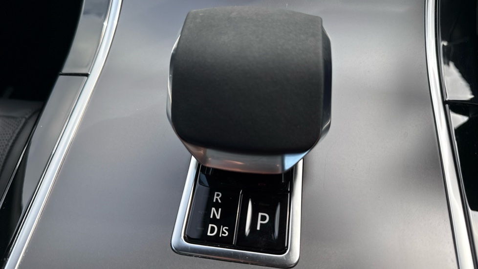 Land Rover Range Rover Velar 2.0 P400e Dynamic HSE 5dr Auto Estate - Image 24