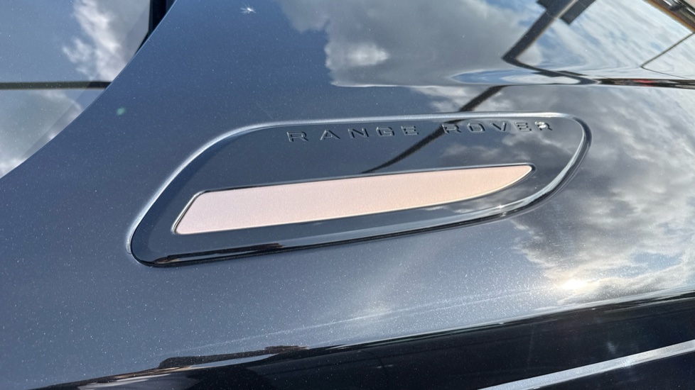 Land Rover Range Rover Velar 2.0 P400e Dynamic HSE 5dr Auto Estate - Image 35