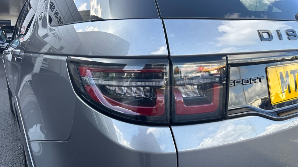 Land Rover Discovery Sport 2.0 D165 R-Dynamic S Plus 5dr Auto Diesel Station Wagon - Image 19