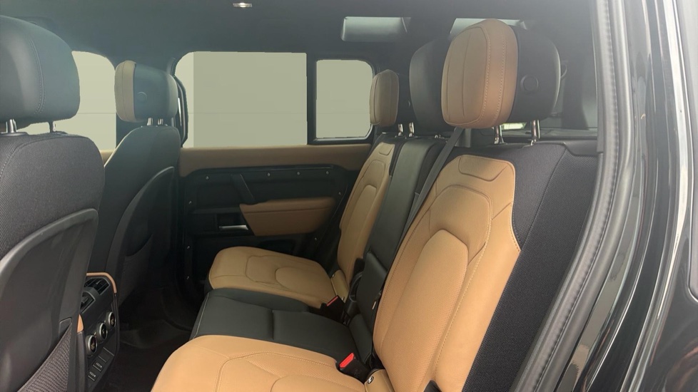 Land Rover Defender 3.0 D350 X 110 5dr Auto [7 Seat] Diesel Estate - Image 4