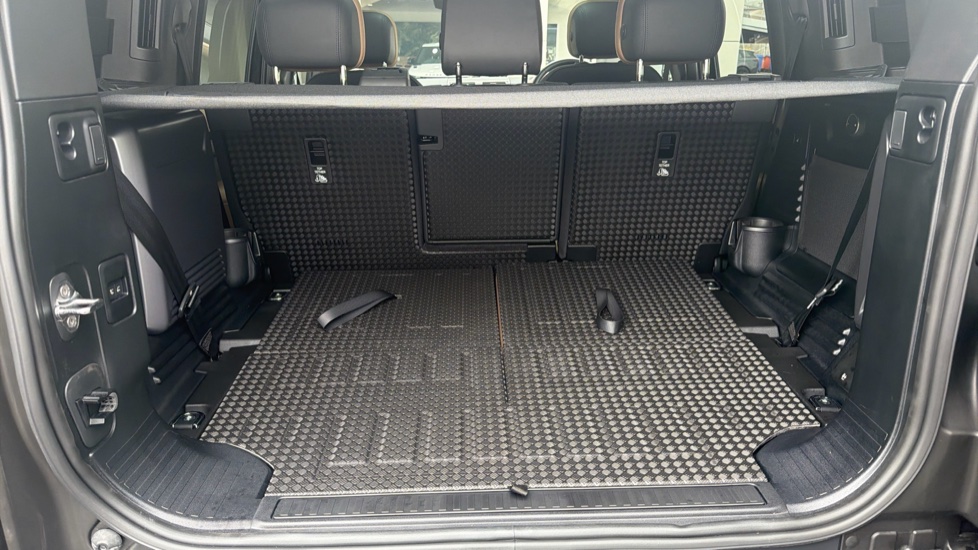 Land Rover Defender 3.0 D350 X 110 5dr Auto [7 Seat] Diesel Estate - Image 10