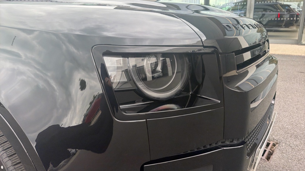 Land Rover Defender 3.0 D350 X 110 5dr Auto [7 Seat] Diesel Estate - Image 17