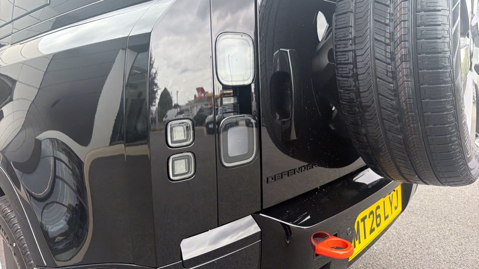Land Rover Defender 3.0 D350 X 110 5dr Auto [7 Seat] Diesel Estate - Image 19