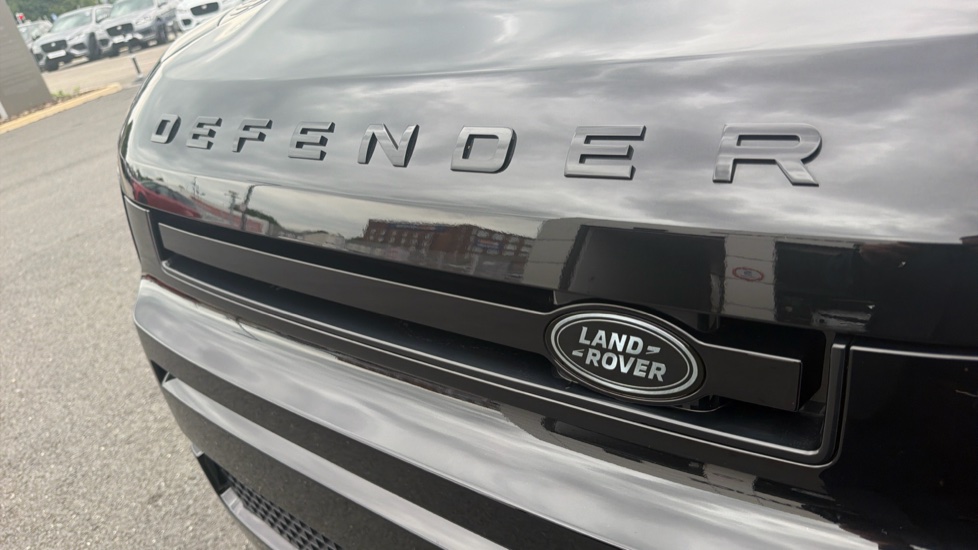 Land Rover Defender 3.0 D350 X 110 5dr Auto [7 Seat] Diesel Estate - Image 26