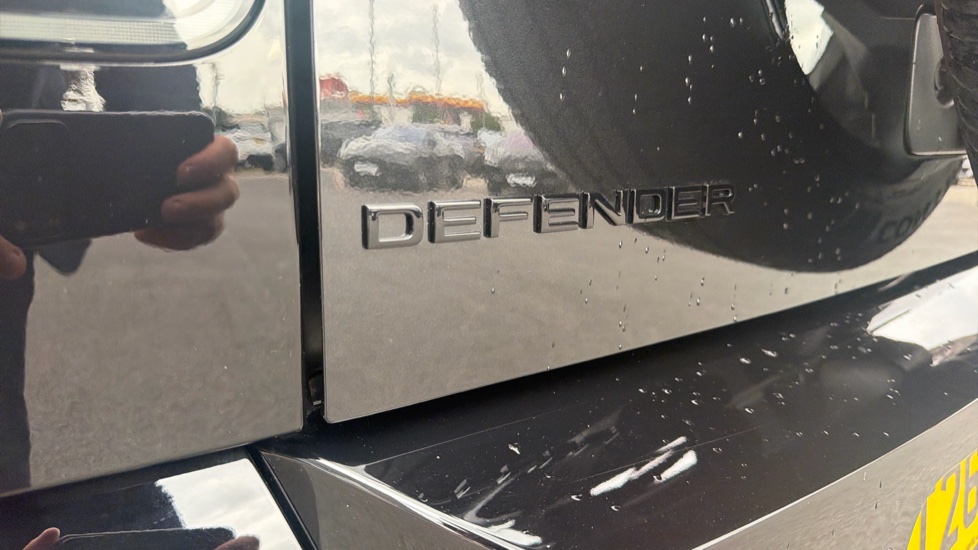 Land Rover Defender 3.0 D350 X 110 5dr Auto [7 Seat] Diesel Estate - Image 38