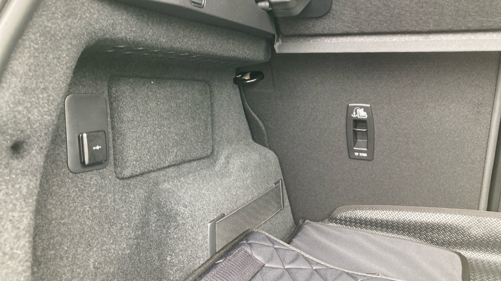 Land Rover Range Rover Evoque 2.0 D200 Edition 5dr Auto Diesel Hatchback - Image 33