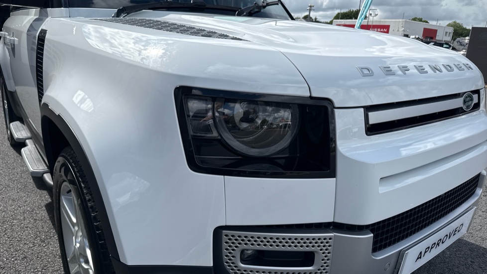 Land Rover Defender 3.0 D250 SE 110 5dr Auto Diesel Estate - Image 17