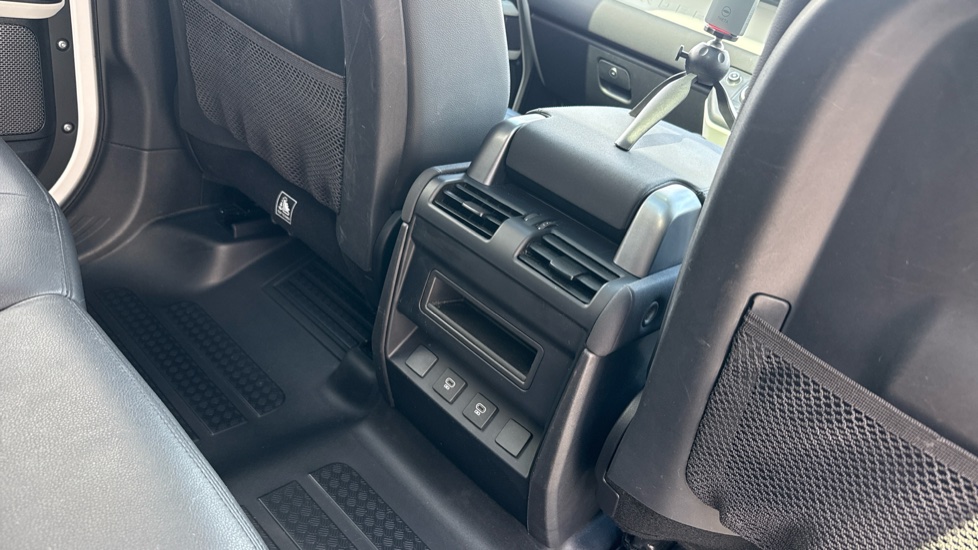 Land Rover Defender 3.0 D250 SE 110 5dr Auto Diesel Estate - Image 18