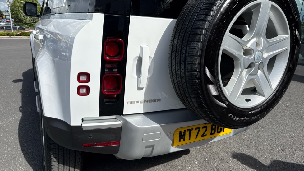 Land Rover Defender 3.0 D250 SE 110 5dr Auto Diesel Estate - Image 19