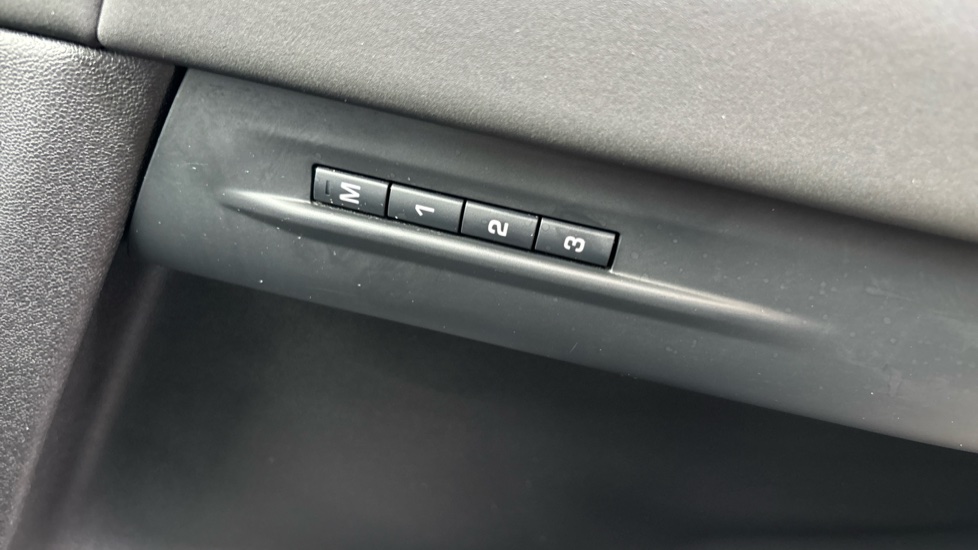 Land Rover Range Rover Evoque 2.0 D200 S 5dr Auto Diesel Hatchback - Image 33