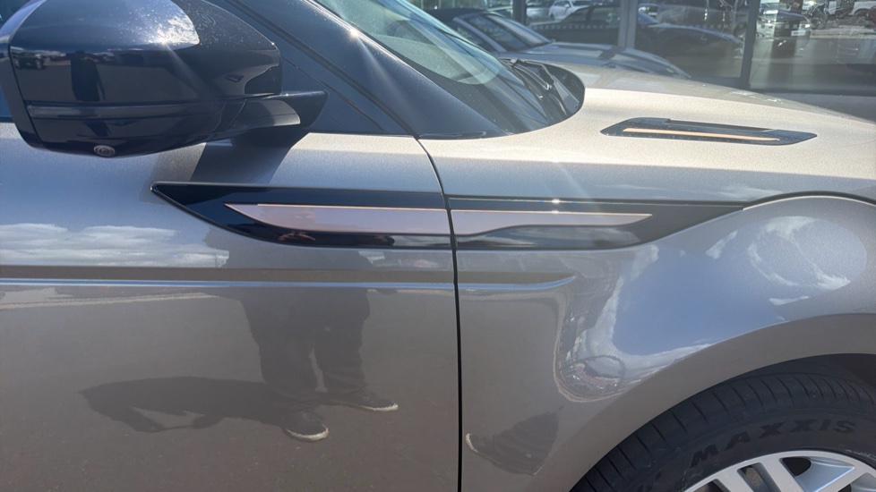 Land Rover Range Rover Evoque 1.5 P300e R-Dynamic SE 5dr Auto Hatchback - Image 22