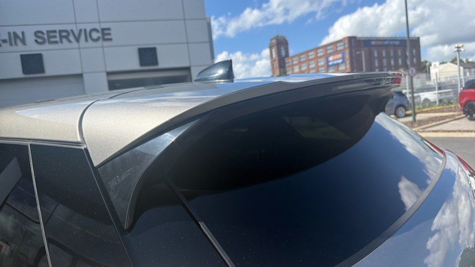 Land Rover Range Rover Evoque 1.5 P300e R-Dynamic SE 5dr Auto Hatchback - Image 39