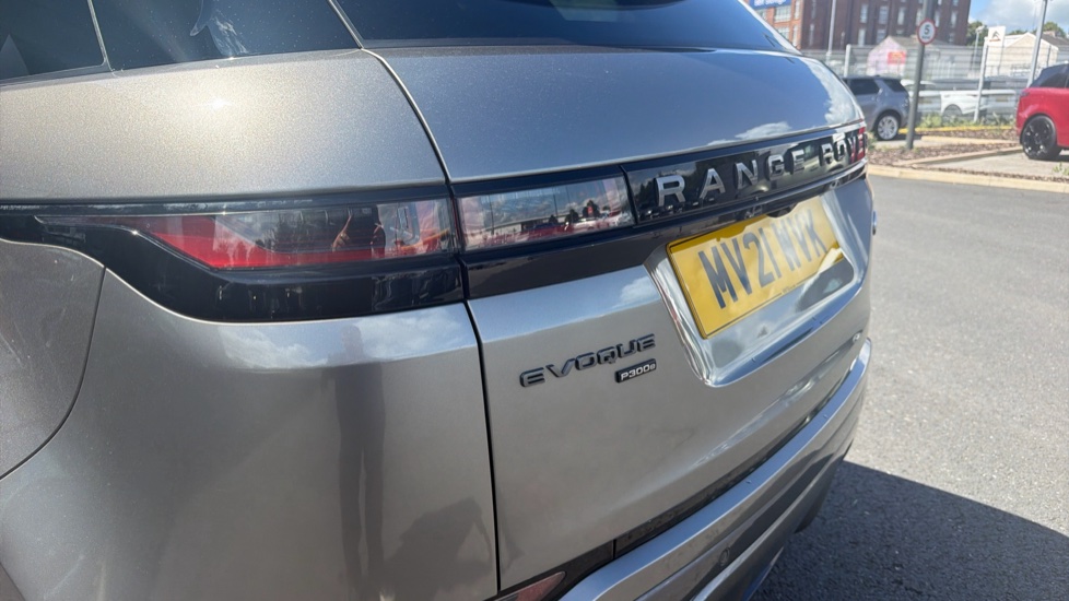 Land Rover Range Rover Evoque 1.5 P300e R-Dynamic SE 5dr Auto Hatchback - Image 43