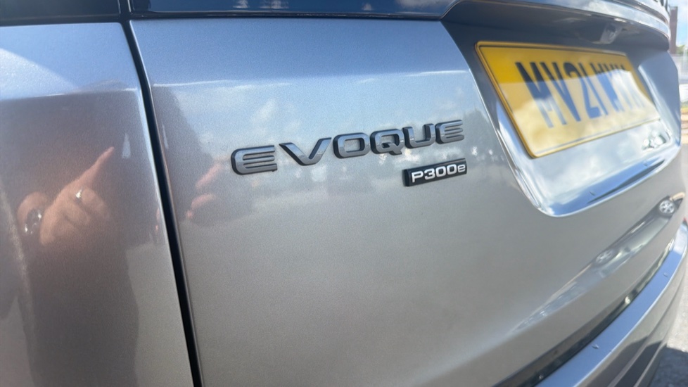 Land Rover Range Rover Evoque 1.5 P300e R-Dynamic SE 5dr Auto Hatchback - Image 44