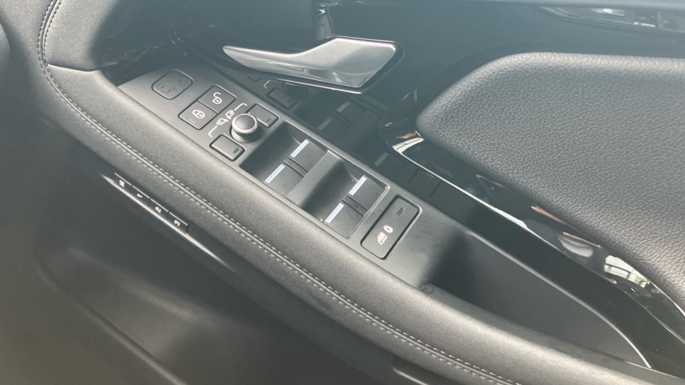 Land Rover Range Rover Evoque 2.0 D180 R-Dynamic SE 5dr Auto Diesel Hatchback - Image 27