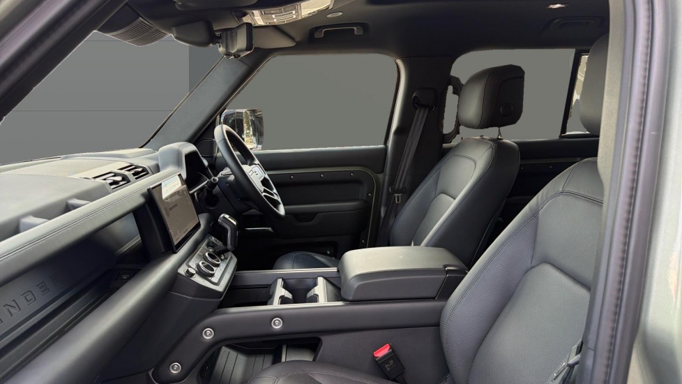Land Rover Defender 3.0 D250 X-Dynamic HSE 110 5dr Auto Diesel Estate - Image 3