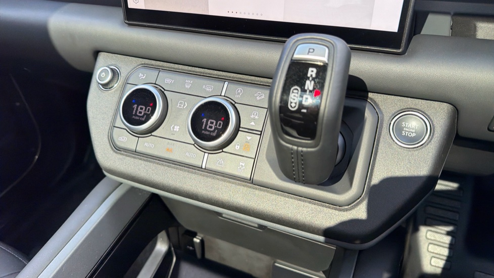 Land Rover Defender 3.0 D250 X-Dynamic HSE 110 5dr Auto Diesel Estate - Image 13