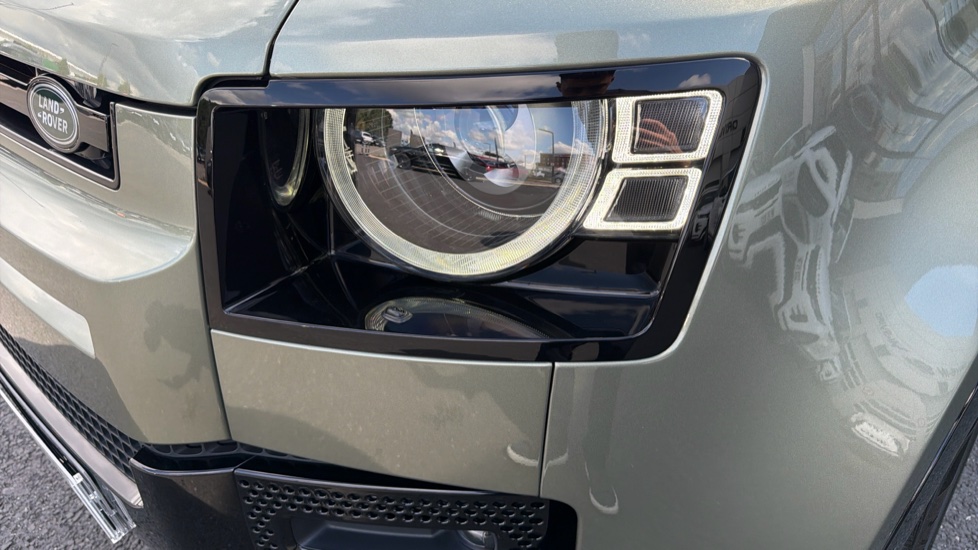 Land Rover Defender 3.0 D250 X-Dynamic HSE 110 5dr Auto Diesel Estate - Image 31