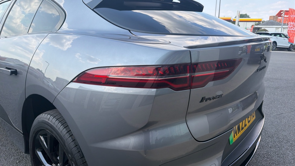 Jaguar I-Pace 294kW EV400 Black 90kWh 5dr Auto [11kW Charger] Electric Estate - Image 19