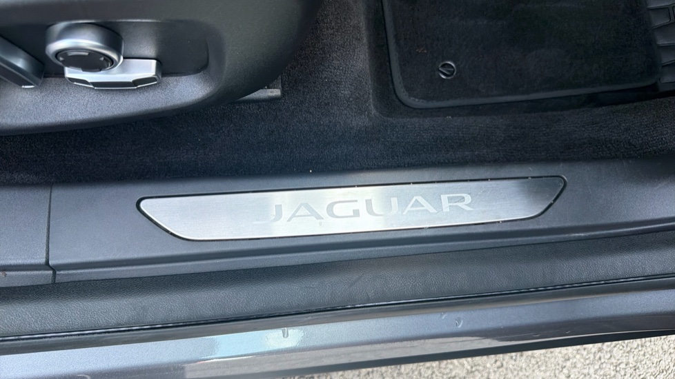 Jaguar I-Pace 294kW EV400 Black 90kWh 5dr Auto [11kW Charger] Electric Estate - Image 22
