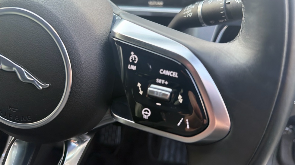 Jaguar I-Pace 294kW EV400 Black 90kWh 5dr Auto [11kW Charger] Electric Estate - Image 24