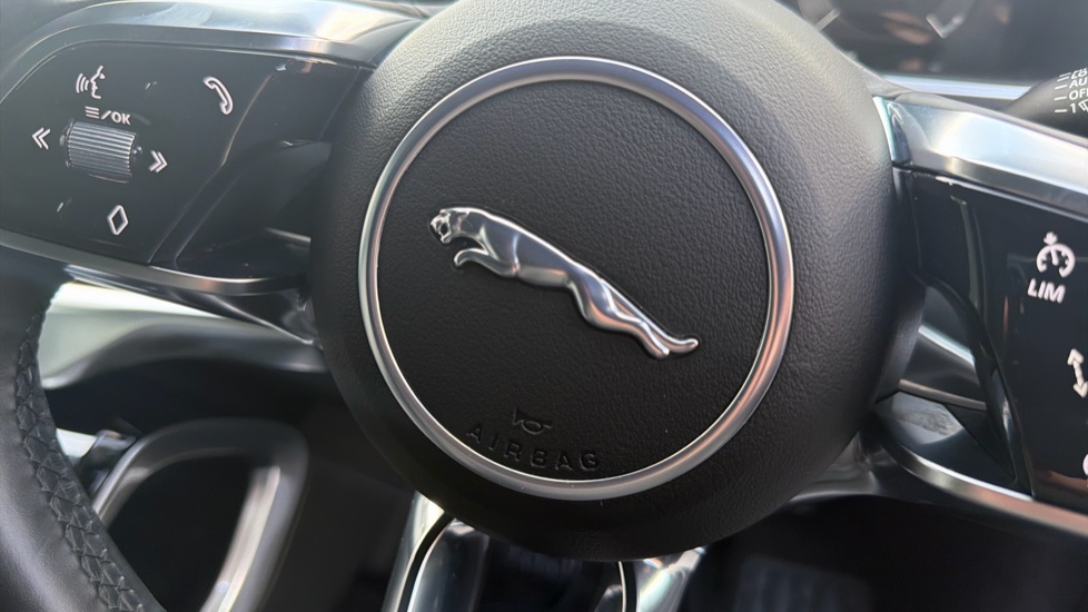 Jaguar I-Pace 294kW EV400 Black 90kWh 5dr Auto [11kW Charger] Electric Estate - Image 25